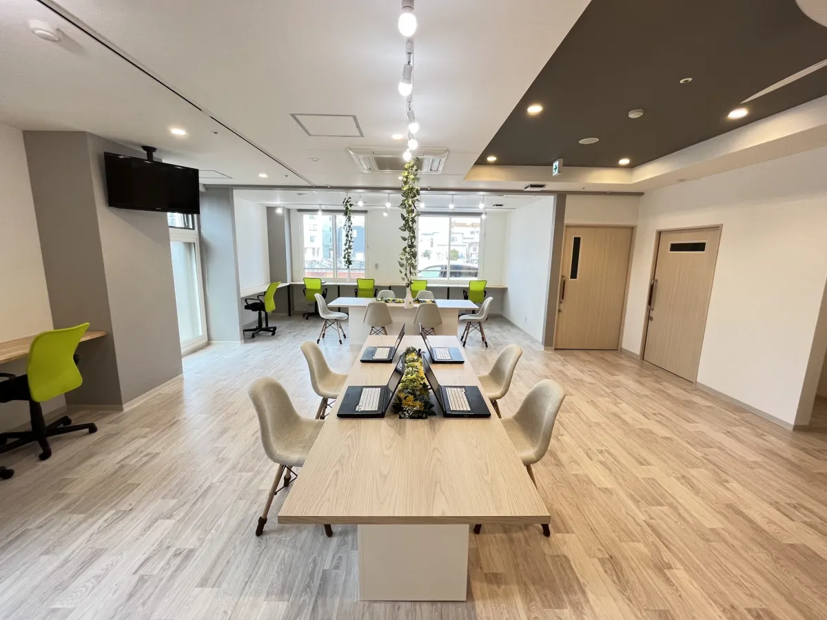 Ｂｉｚ ｒｏｏｍ ＭＡＬＩＶ